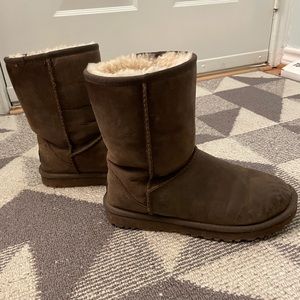 UGG Short Brown Size 7 Leather All Weather Boots